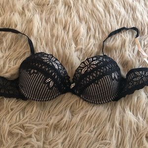 Black Lace Bombshell Push-up Bra! Adds 2 cups!